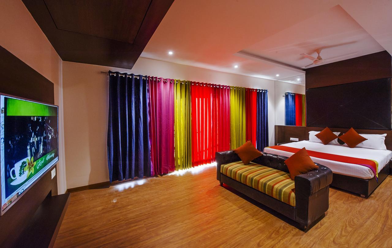 Hotel Atharva 우자인 외부 사진
