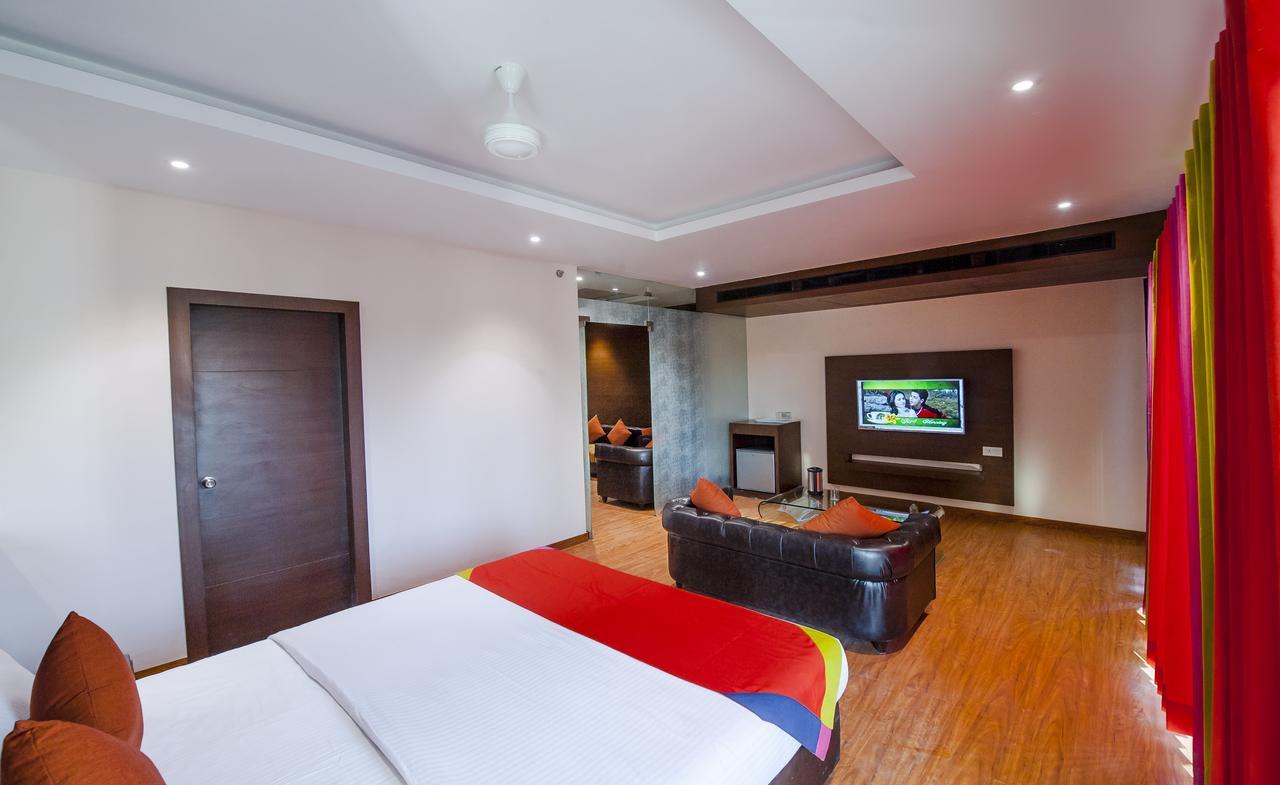 Hotel Atharva 우자인 외부 사진