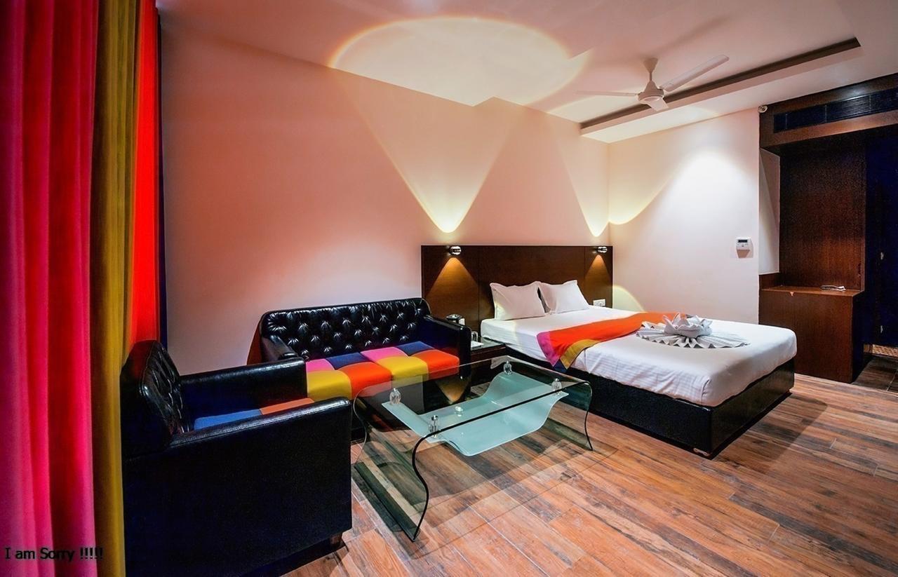 Hotel Atharva 우자인 외부 사진