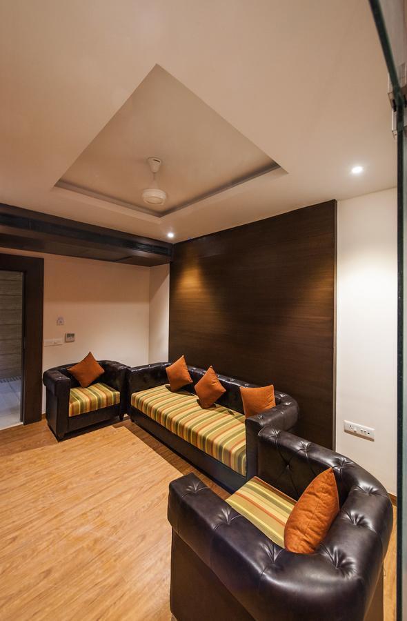 Hotel Atharva 우자인 외부 사진