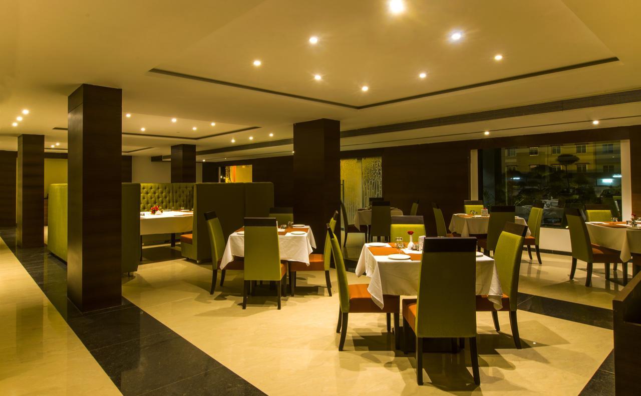 Hotel Atharva 우자인 외부 사진