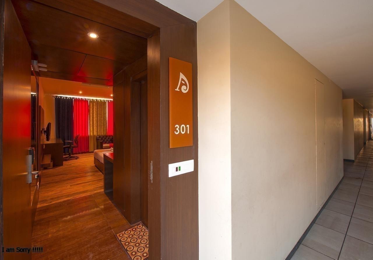 Hotel Atharva 우자인 외부 사진